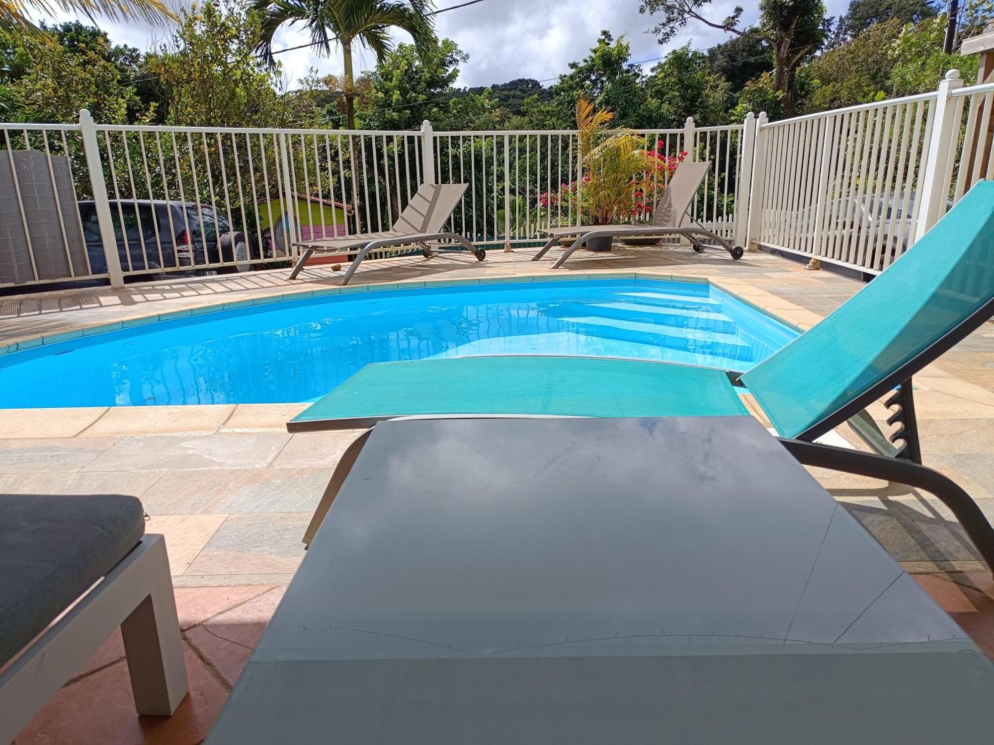 Douceur Des Hauteurs Bas De Villa, Piscine Privee Sainte-Luce Εξωτερικό φωτογραφία